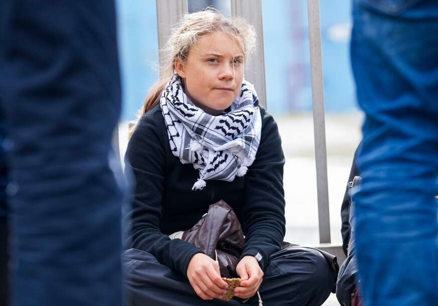 (FOTO) Demonstracije protiv rata u Gazi: Greta Tunberg UHAPŠENA u Kopenhagenu na studentskom protestu