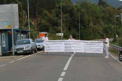(FOTO) IMAJU 9 ZAHTJEVA Blokiran prilaz administrativnom prelazu Jarinje sa Kosovom