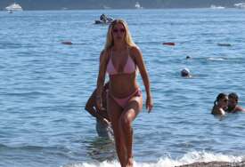 (FOTO) VESNA ĐOGANI (47) POKAZALA OBLINE Pjevačica na pragu šeste decenije života ima savršenu liniju