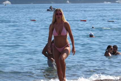 (FOTO) VESNA ĐOGANI (47) POKAZALA OBLINE Pjevačica na pragu šeste decenije života ima savršenu liniju