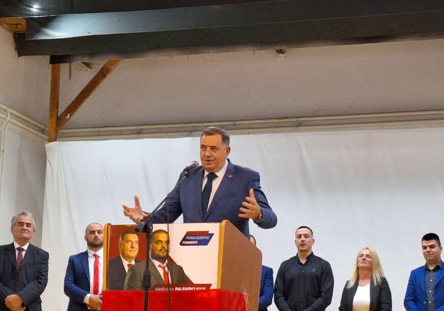 (FOTO) “Važno da djeca u Federaciji BiH izučavaju srpski jezik” Lider SNSD na stranačkoj tribini u Glamoču