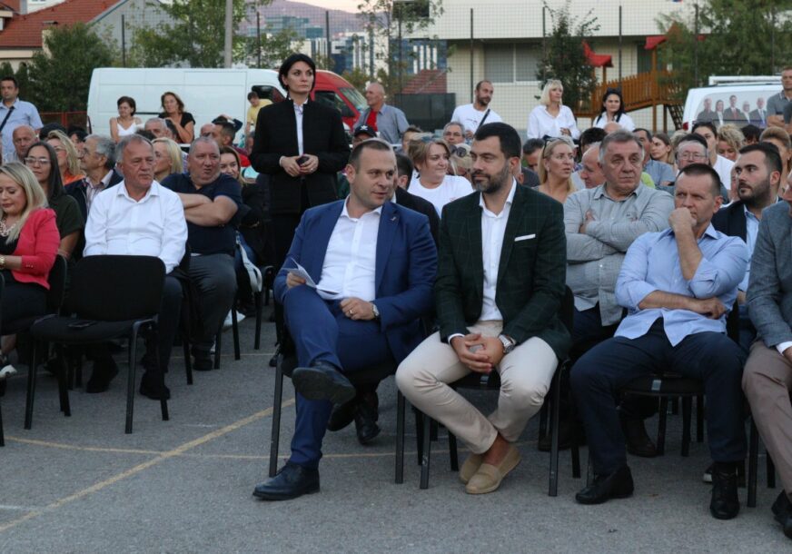 Nikola Šobot, Igor Dodik, Dragan Lukač - Paprikovac