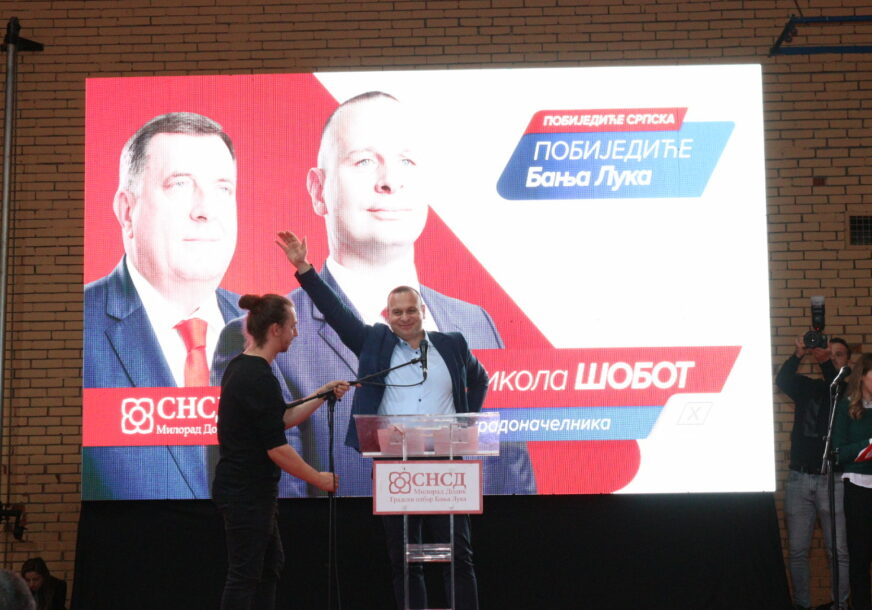 (FOTO) “Sigurnije ulice i funkcionalniji grad” Šobot sa mještanima Bulevara najavio SANACIJU FASADA na 30 zgrada i 400 kuća