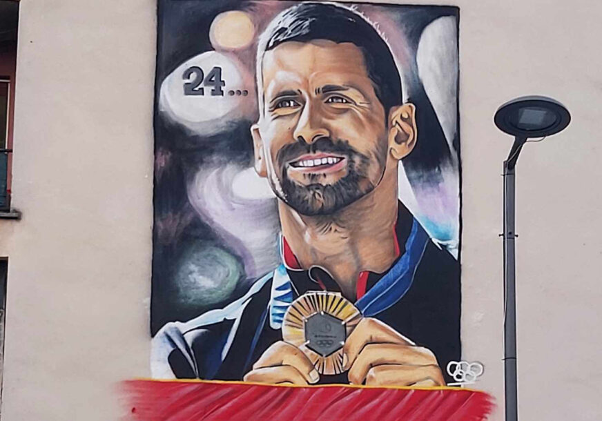 (FOTO) NAJBOLJI SRPSKI TENISER U Bileći u toku izrada murala posvećenog Novaku Đokoviću