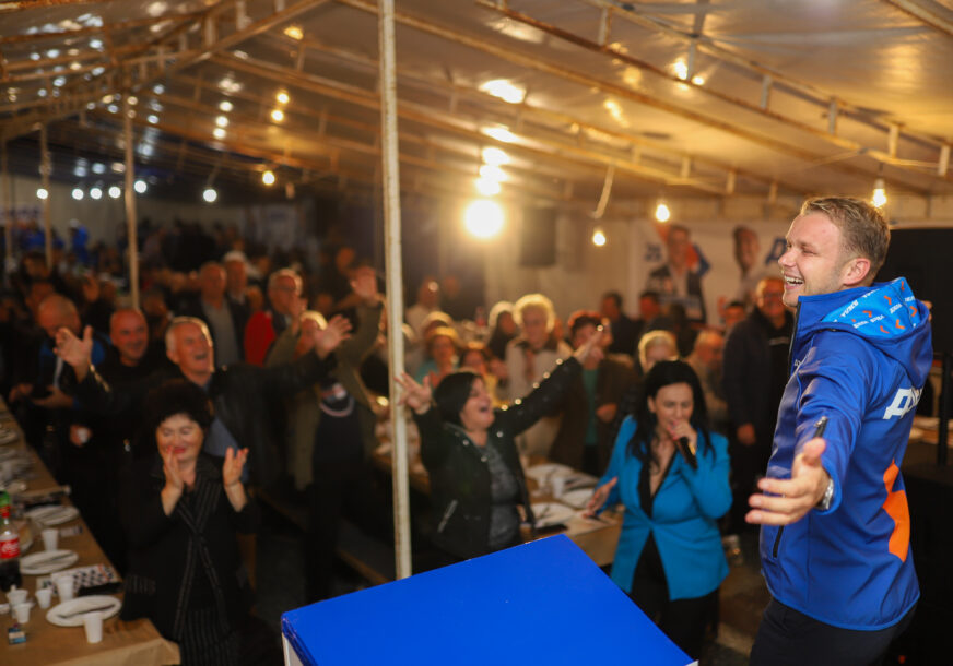 (FOTO) "Svuda gdje je naša tribina, tu su naša djela" U PDP uvjereni da će njihova LISTA BITI NAJJAČA u Skupštini grada Banjaluka