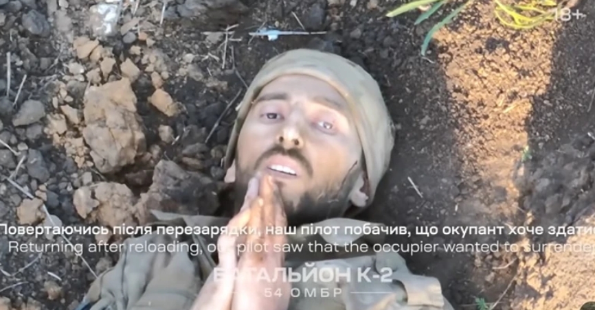 (VIDEO) POTRESNI KLIP GLEDA CIJELI SVIJET Ukrajinski dron poslat da ubije RUSKOG VOJNIKA