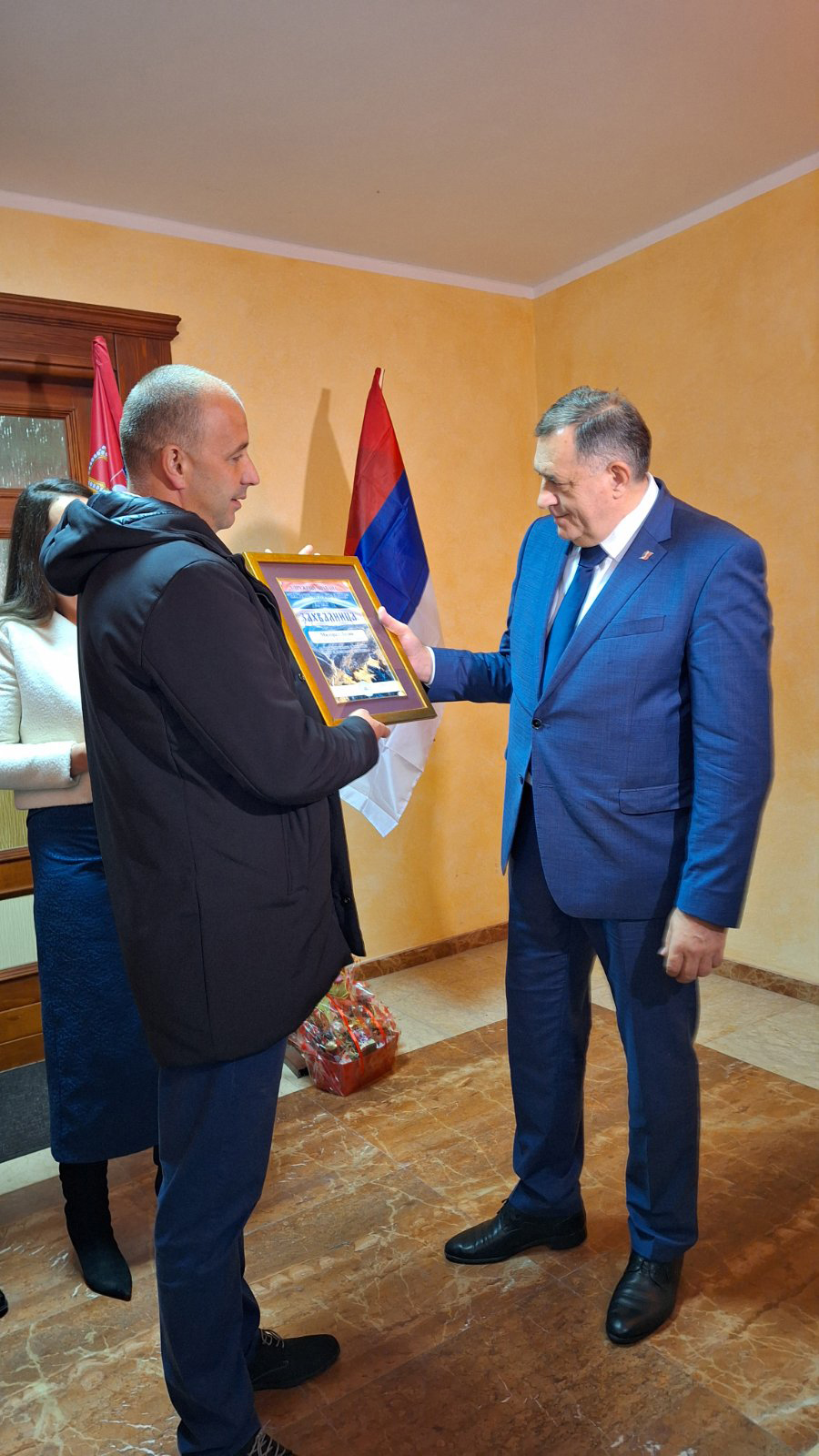 milorad dodik u drvaru dobio zahvalnicu