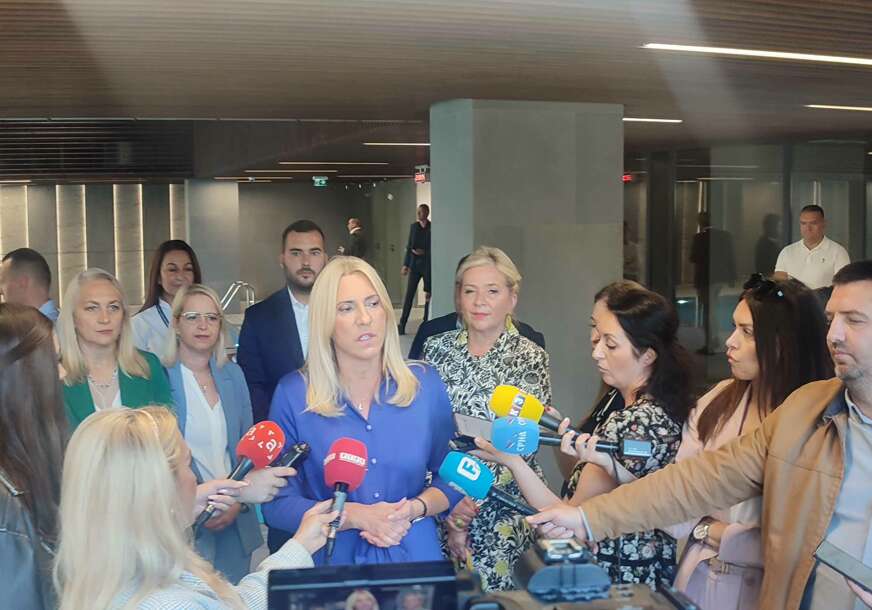 željka cvijanović u posjeti banji u srpskim toplicama 