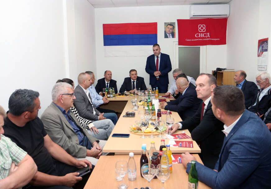 (FOTO) Dodik posjetio OPŠTINSKI ODBOR U STOCU "SNSD će nastaviti da se bori za STATUS I POLOŽAJ SRBA u FBiH"