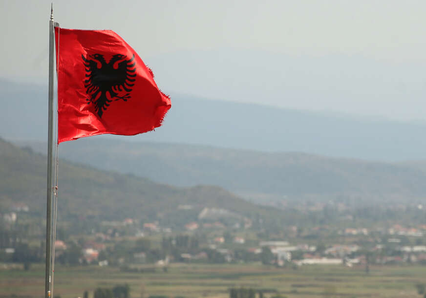 albanska zastava 