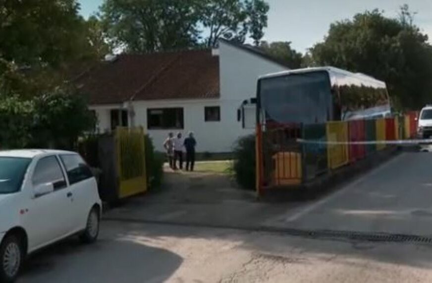 Autobus uletio u dvorište vrtića