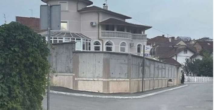 (FOTO) Jezivo upozorenje širi se na društvenim mrežama: Muškarac pokušao da NAPADNE DJEVOJČICU (12)