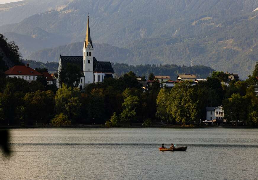 TURISTI OGORČENI Na Bledu kazna oko 200 evra ako se sjedne u hlad