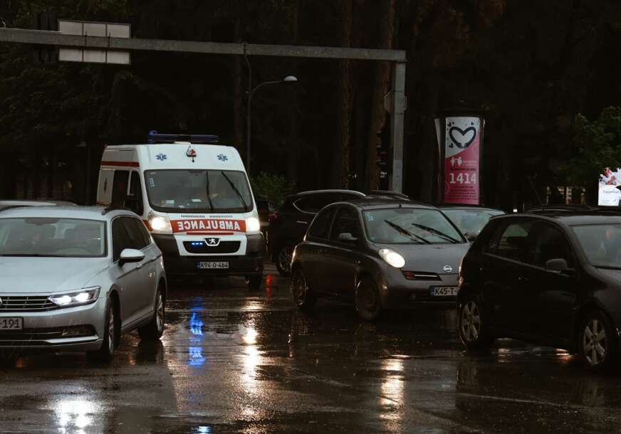 Na graničnim prelazima BEZ dužih zadržavanja: Saobraćaj u BiH se odvija po VLAŽNOM ili mokrom kolovozu