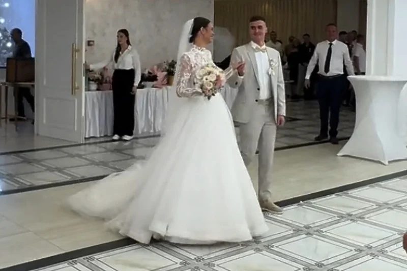 (VIDEO) NESVAKIDAŠNJI ULAZAK MLADENACA Zbog izbora pjesme snimak sa svadbe postao hit na društvenim mrežama