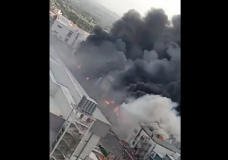 Izbio veliki požar u fabrici ajfona