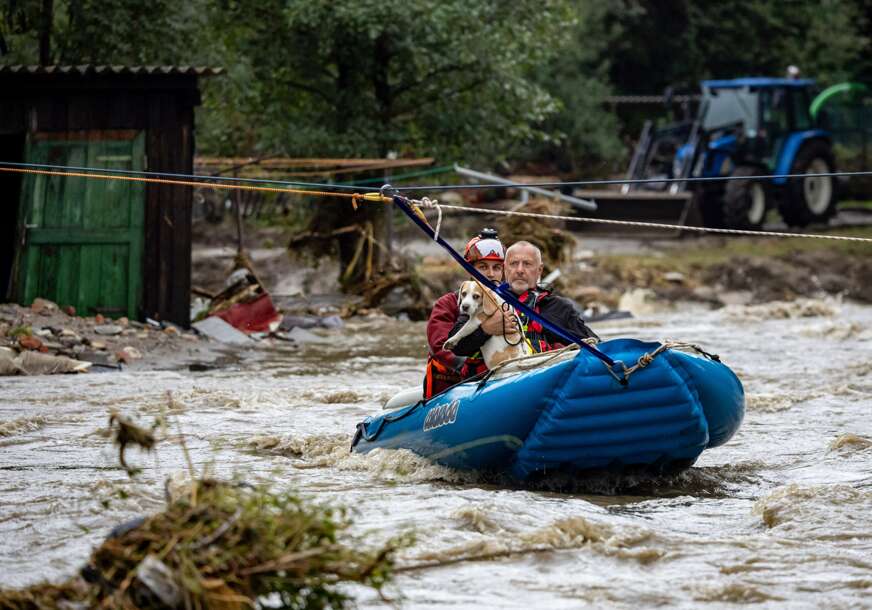 (VIDEO, FOTO) DRAMATIČNA SITUACIJA Jezivi prizori iz poplavljenih evropskih gradova