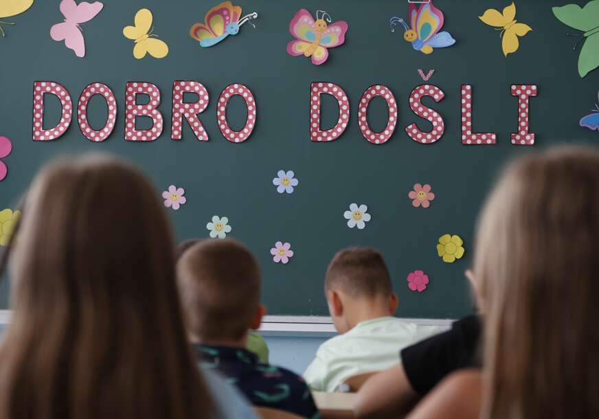 đaci prvaci u klupama