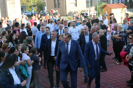 (FOTO) "Imamo jasnu politiku i ostajemo pri njoj" Dodik na predizbornom skupu u Šipovu