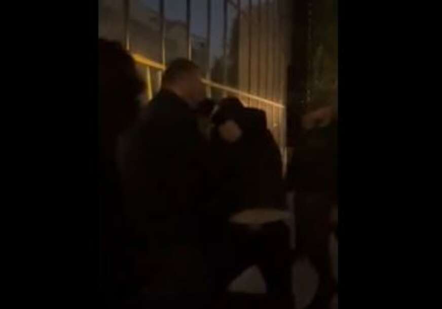 (VIDEO) "BILO IH JE 30 OBUČENIH U CRNO" Napadnuti studenti u Novom Sadu