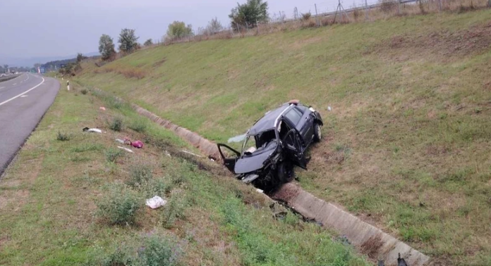 Saobraćajka kod Čačka, automobil udario u betonski propust