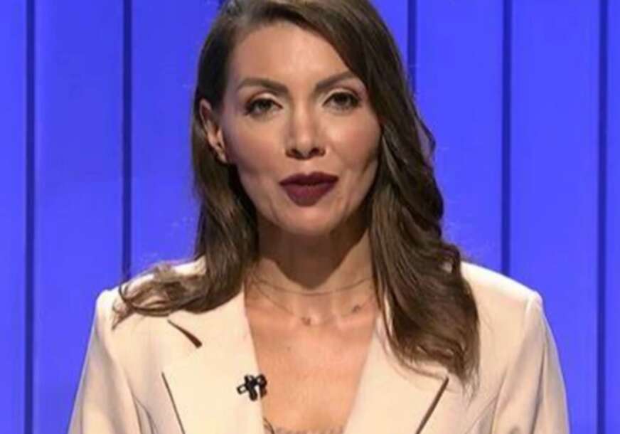 (FOTO) "Prava prirodna ljepota" Voditeljka Slagalice POZIRALA NA PLAŽI, Jelena izgleda kao milion dolara