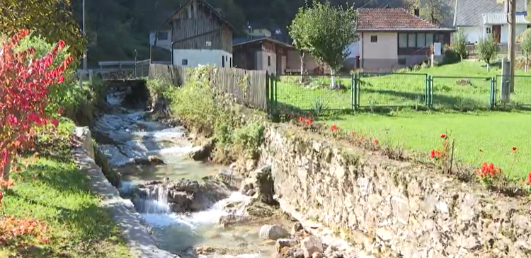 "Sve se u sekundi desilo, više od 13 sati smo bili zarobljeni" Nakon poplava ŽIVOT U KREŠEVU SE VRAĆA U NORMALU, vrše se posljednje sanacije