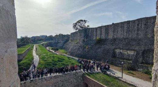 vjernici ispred kapela svete petke na Kalemegdanu