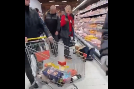 (VIDEO) DRAMA U RUSIJI Muškarac NOŽEM NAPAO LJUDE u supermarketu, ima povrijeđenih