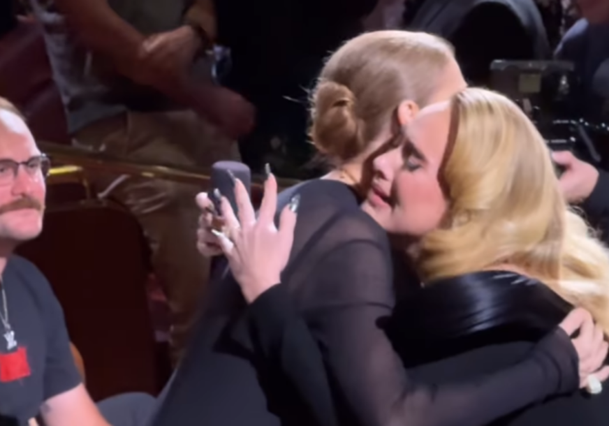 (VIDEO) Emotivni susret Adel i Selin Dion: Bolesna koleginica došla da je PODRŽI, a kada je pjevačica vidjela POLJUBILA je u ruku