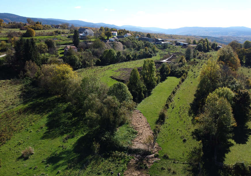šipovo selo babići farma kovačić , djubar