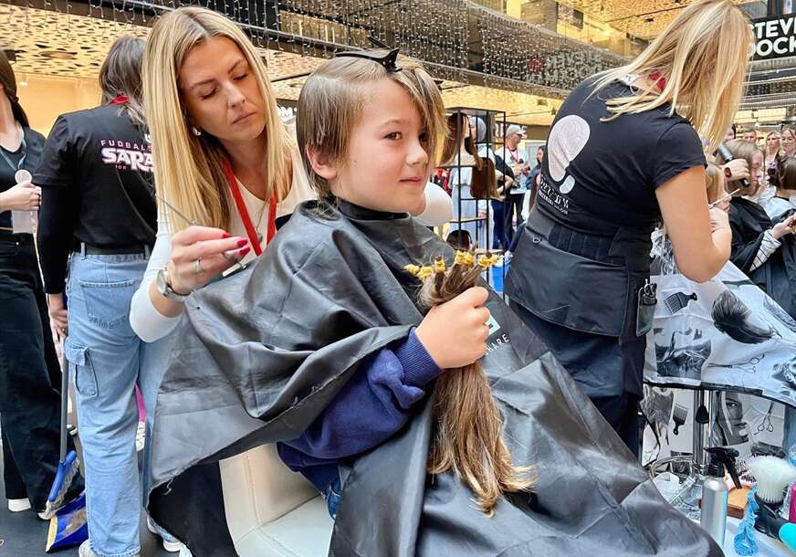 (FOTO) Akciju "Moja kosa tvoja kosa" podržalo 285 donatora: Mali i veliki odlučili pomoći djeci koja se bore sa gubitkom kose