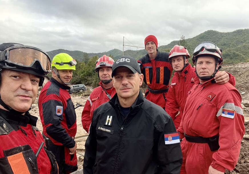 (FOTO) TRAGA SE ZA 5 OSOBA Spasilački timovi izvukli 15 osoba iz poplavljenog područja u Donjoj Jablanici