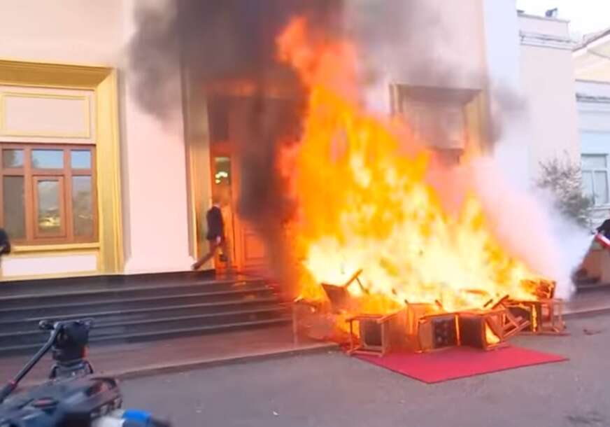 (VIDEO, FOTO) INCIDENT U ALBANIJI Opozicija izazvala nerede u Parlamentu