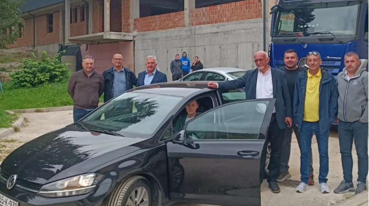 "Dobro se, zaista, vraća dobrim" Privrednici iz Gruda ženi koja je spasavala ljude u poplavama KUPILI NOVI AUTOMOBIL