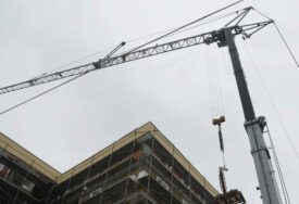 Poginuo radnik nakon pada sa skele: Detalji nesreće na gradilištu u Živinicama