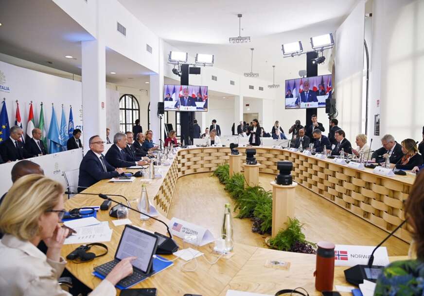 G7