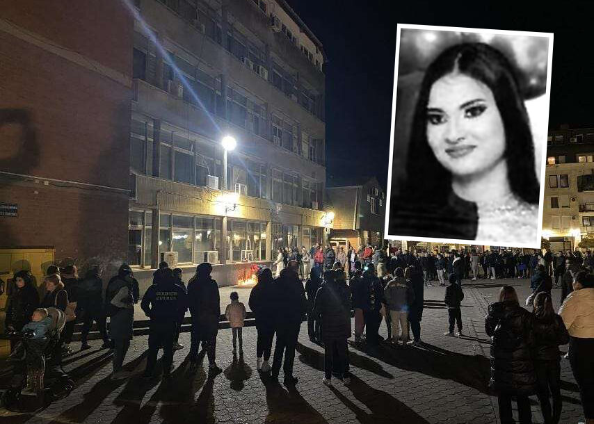 (FOTO) "Zar ova mladost da se ugasi" Građani se uz svijeće i cvijeće opraštaju od Anđele (20) koja je poginula u Novom Sadu