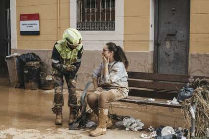 (VIDEO, FOTO) "Situacija je dramatična" Broj žrtava u stravičnim poplavama u Valensiji PORASTAO NA 205, preživjeli na potresan način dolaze do hrane
