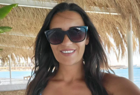 (FOTO) OD PJEVAČICE, DO LJEKARA Dajana je bila jedna od najpopularnijih pjevačica, a onda je batalila karijeru, evo kako danas izgleda