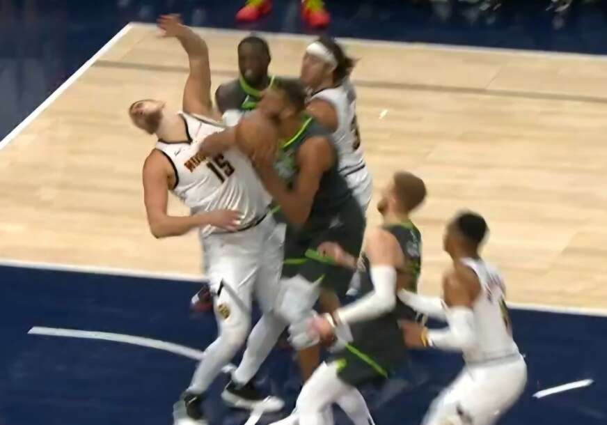(VIDEO) Jokić dobio lakat: Nakon što je Gober udario Srbina, napravio je još veći haos sa Braunom