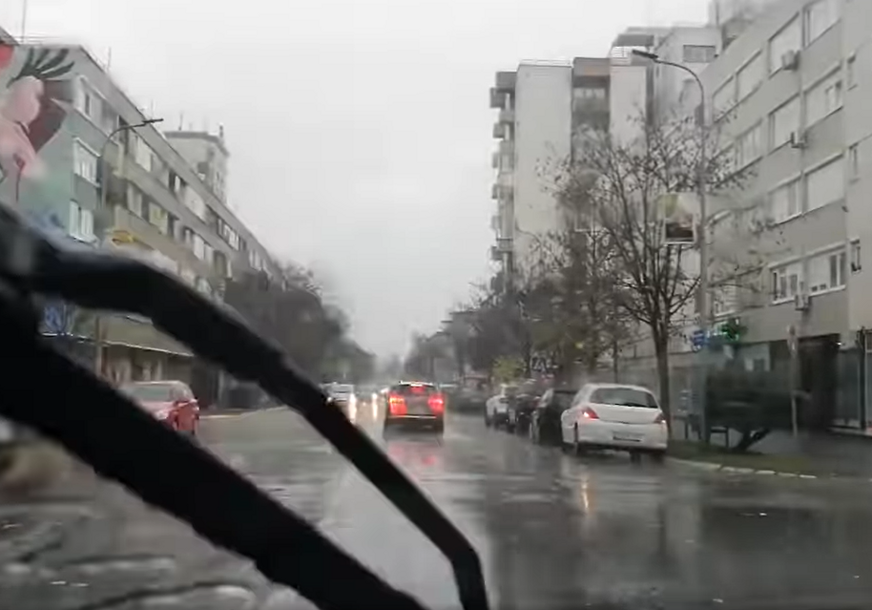 (VIDEO) Temperatura pala za 10 STEPENI: Gradišku zahvatilo veliko NEVRIJEME, vjetar i kiša usporavaju saobraćaj