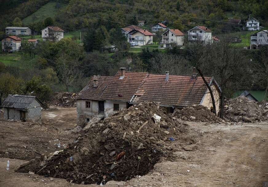  Na leđima je spasio cijelu porodicu, a onda je nestao: Lejla iz Donje Jablanice godinu dana nakon poplava progovorila o mužu heroju