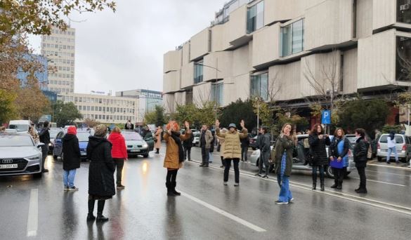 (VIDEO) MUK U NOVOM SADU Na ulicama sve je stalo na 14 minuta, ovako su građani odali poštu stradalima na Željezničkoj stanici