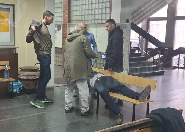 Radomiru Lazoviću pozlilo na protestu