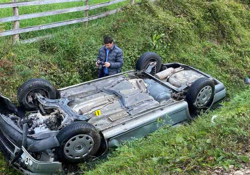Automobil u kanalu