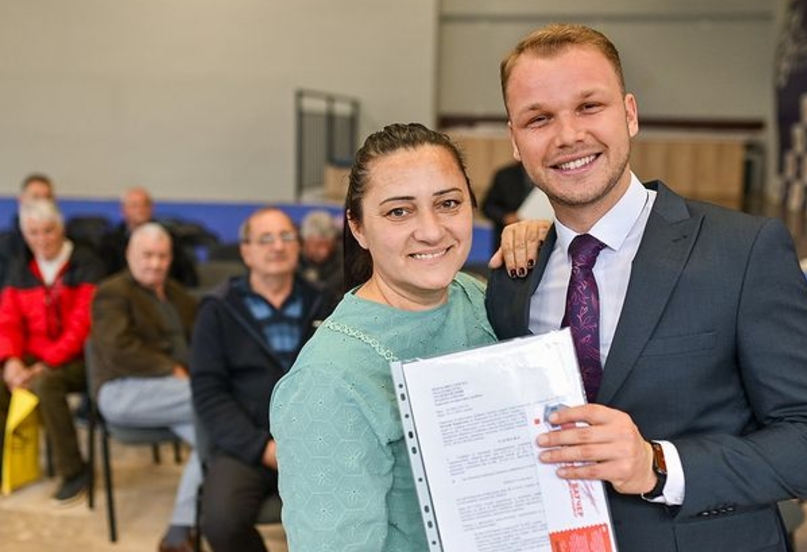(FOTO) Uručena nova rješenja o legalizaciji u Banjaluci: Stanivuković ističe da sve to podstiče ljude da OSTAJU U SVOJOJ OTADŽBINI