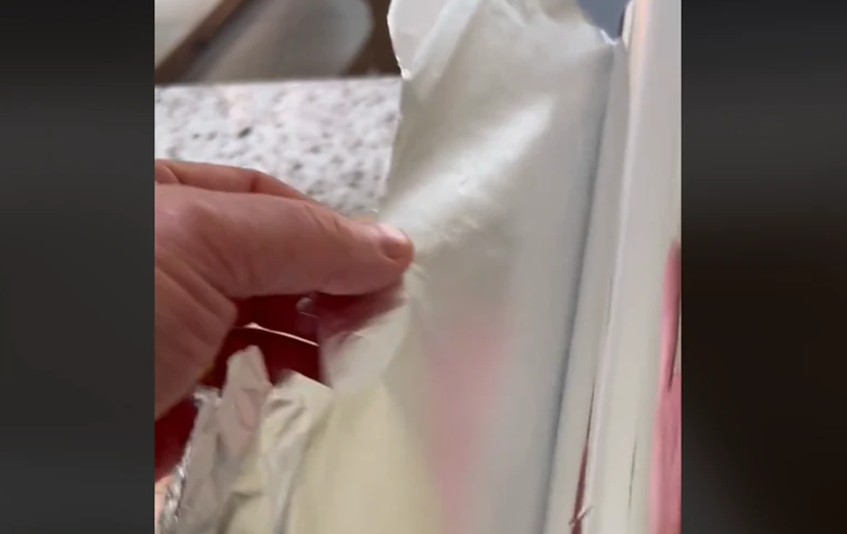 (VIDEO) "Jedan od NAJBOLJIH kuhinjskih savjeta" Trik sa aluminijumskom folijom ZALUDIO cijeli svijet