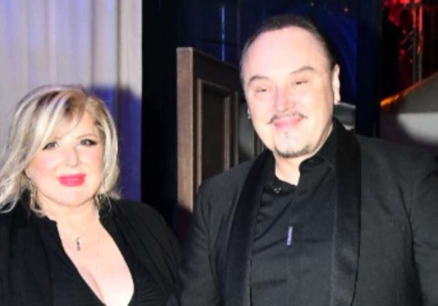 (FOTO) UBITAČAN DEKOLTE ŽENE NENADA KNEŽEVIĆA KNEZA Tatjana i pjevač uskladili stajling, ona pokazala novo izdanje