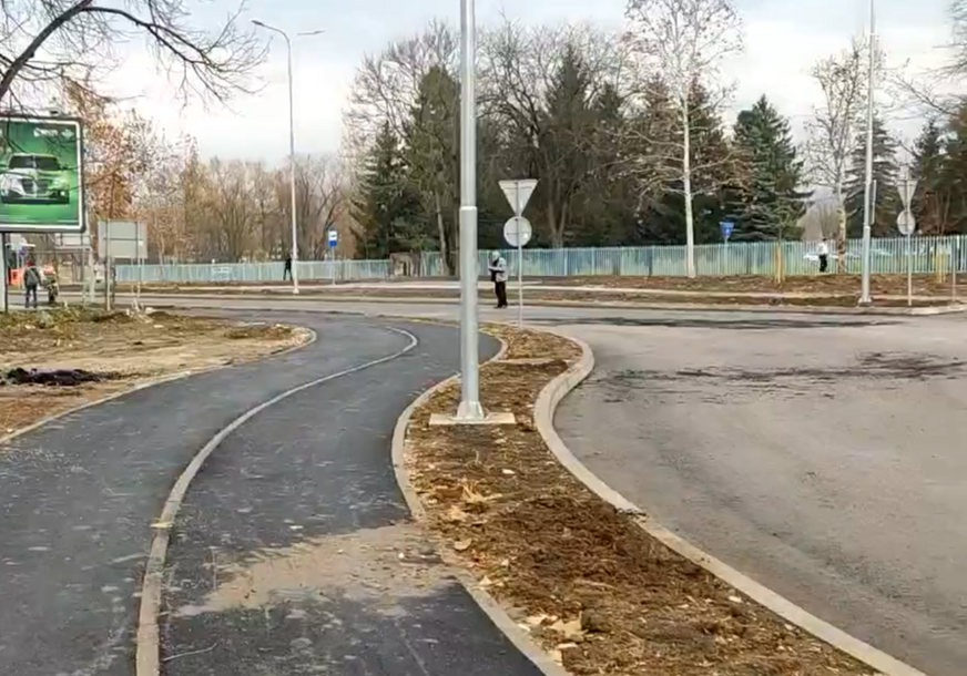 (VIDEO) Studentima zadaje glavobolju KRUŽNI TOK KOD KAMPUSA "Prelaz preko ulice zavisi od raspoloženja i DOBRE VOLJE VOZAČA"